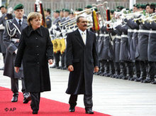 Yemen's president Ali Abdallah Saleh with Angela Merkel (photo: AP)