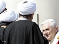Papst Benedikt XVI. im Dialog mit Muslimen; Foto: AP