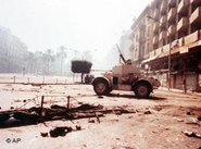 Bewaffnetes Fahrzeug auf Beiruter Straße im Bürgerkrieg 1975; Foto: AP