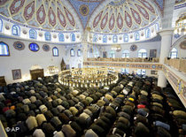Innenraum der Moschee in Duisburg; Foto: AP