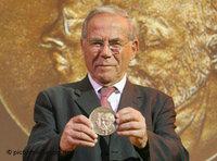Stef Wertheimer bei der Verleihung der Buber-Rosenzweig-Medaille; Foto: dpa