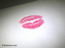 Symbolbild Kuss auf Briefumschlag; &amp;copy DW/Bilderbox