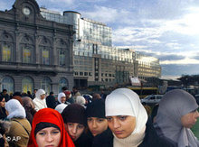 Muslim women in front of the European Parliament in Brussels (photo: AP)