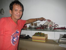 Agus Suwage in seinem Atelier in Yogjakarta; Foto: Arian Fariborz