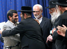 Iranian President Mahmoud Ahmadinejad, left, shakes hands with anti-Zionism Rabbi Yisroel Dovid Weiss, at the Holocaust conference in Tehran, Iran, December 2006 (photo: AP)