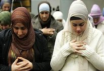Two Muslim women in Germany (photo: dpa)