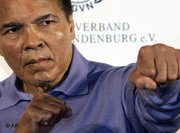 Muhammad Ali poses during a news conference in Berlin, Germany, 16 December 2005 (photo: AP)