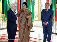 الزعيم الليبي معمر القذافي، الرئيس الفلسطيني عباس محمود، الأمين العام للجامعة العربية عمرو موسى، الصورة بيكتشر أليانس