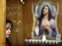 عراقيون مسيحيون في كنيسة في بغداد، الصورة: ا.ب