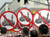مظاهرات ضد بناء المساجد في كولونيا، الصورة: د.ب.ا 