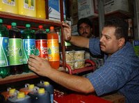 بائع مشروبات غازية في الضفة الغربية، الصورة: أ ب