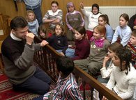 A class of an elementary school visits a Hamburg mosque (photo: Wolfgang Weihs)