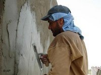 عامل بناء عراقي، الصورة: أ ب