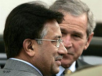 الرئيس الباكستاني مشرف في لقاء مع الرئيس بوش، صورة: أ.ب