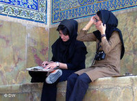 إيرانيات في أحد المساجد