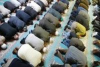 مسلمون في احد المساجد في ألمانيا، الصورة: د.ب.ا