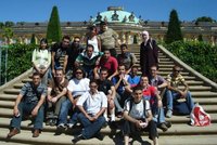 مجموعة من الطلاب الأردنيين في سون سوسي في بوتسدام، الصورة: GJU