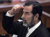 الرئيس العراقي المخلوع صدام حسين في المحكمة، الصورة: أ ب