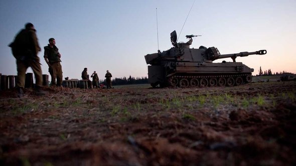 دبابات إسرائيلية على مشارف قطاع غزّة. غيتي إميجيس