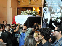 مشهد من جنازة شاهين، الصورة. ا.ب