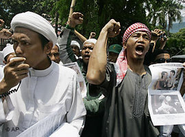 FPI supporters in Jakarta (photo: AP)