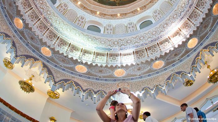 Frankfurt's Abu Bakr Mosque: A modern meeting place