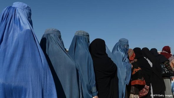 Afghan women standing in a queue (Photo: AFP/Getty Images)
