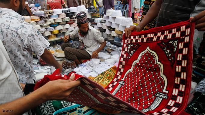 Household outgoings soar during Ramadan. Many people are not only spending more money on food, they also buy prayer mats and other religious articles. Market in Bangladesh