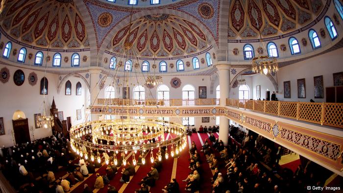 Im osmanischen Stil erbaut: die Merkez-Moschee in Duisburg