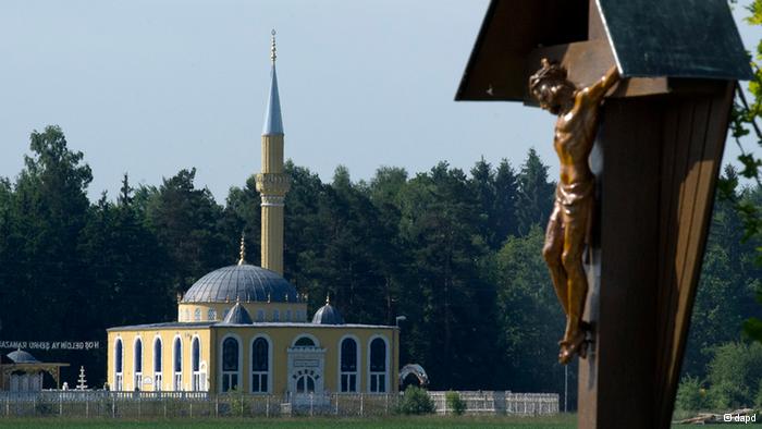 Religiöse Koexistenz:  "Kanun-i Sultan Süleyman-Moschee" bei Ulm 