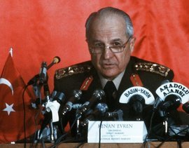 The Turkish general Kenan Evren at a press conference on 16 September 1980 in Ankara (photo: picture-alliance)