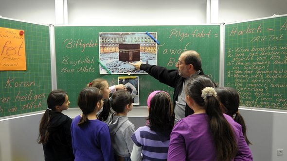 An Islamic religion class at a primary school in Ludwigshafen-Pfingstweide (photo: dpa)