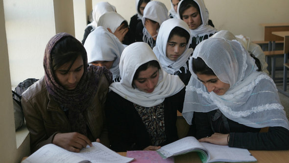 فتيات في أفغانستان. دويتشه فيله