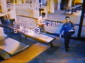 Terrorist Muhammad Atta am Flughafen in New York; Foto: AP