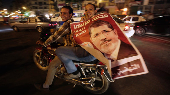 موالون لمحمد مرسي في القاهرة. رويترز