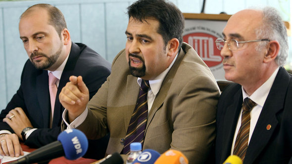 Oguz Ücüncü (IGMG), Aiman Mazyek (Central Council of Muslims) and Ridvan Cakir (former leader of DITIB) (photo: Oliver Berg/dpa)