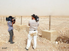 صحفيان على الحدود السورية العراقية، أ ب