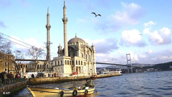 The Ortaköy Mosque, officially the Büyük Mecidiye Camii (Grand Imperial Mosque of Sultan Abdülmecid) in Beşiktaş, Istanbul, Turkey, and the Bosporus bridge in the background (photo: AP)