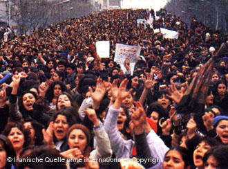 Demonstration during the 1979 revolution in Iran (photo: DW)