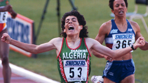 Hassiba Boulmerka winning the 1,500-m race at the World Championships in 1995 (photo: picture alliance/dpa)