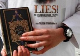 Lies den Koran - Salafisten agitieren in Bonn; Foto: dapd 
