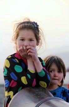 Two girls in Kabul (photo: Marian Brehmer)
