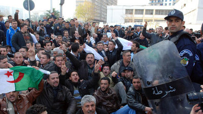Proteste_Feb_Algerien_AP_Sidali Djarboub