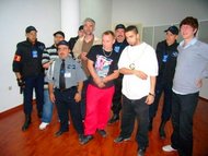Security personnel and hip hop crew (photo: Alfred Hackensberger)