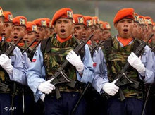 Indonesian soldiers (photo: AP)