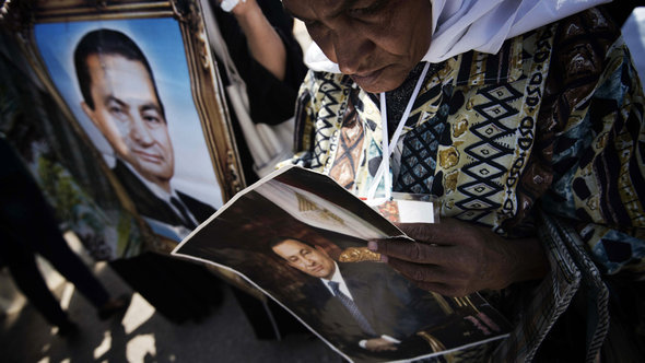 Supporter of former president Mubarak at a rally in Cairo (photo: AFP/Getty Images)