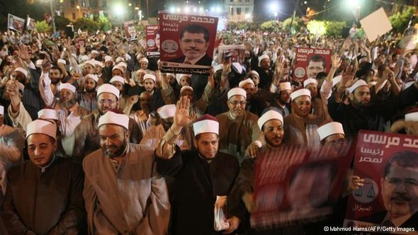 مظاهرة مؤيدة لمحمد مرسي في القاهرة. أ ف ب 