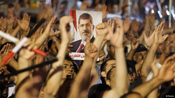 مظاهرات مؤيده لمحمد مرسي في القاهرة. رويترز