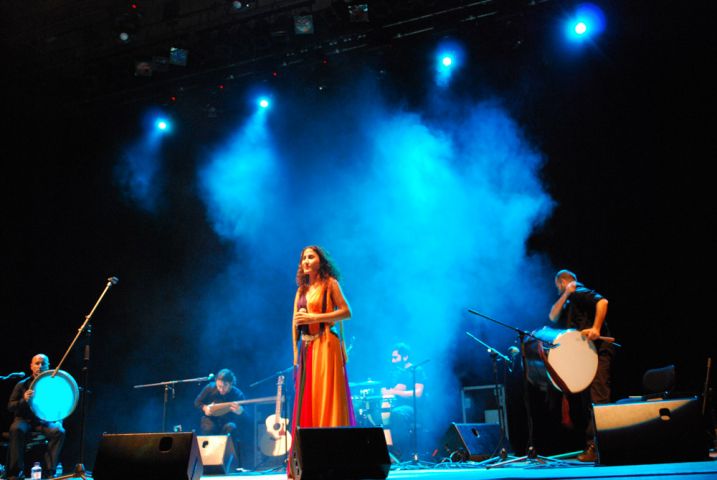 Aynur Dogan during a concert (photo: Aynour Dogan)