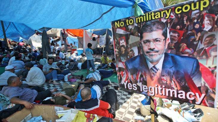اعتصام الإخوان المسلمين ومؤيديهم في مدينة نصر بالقاهرة. Foto: AP/picture-alliance